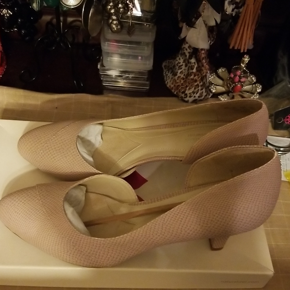 NWT Shoes, 8 1/2M